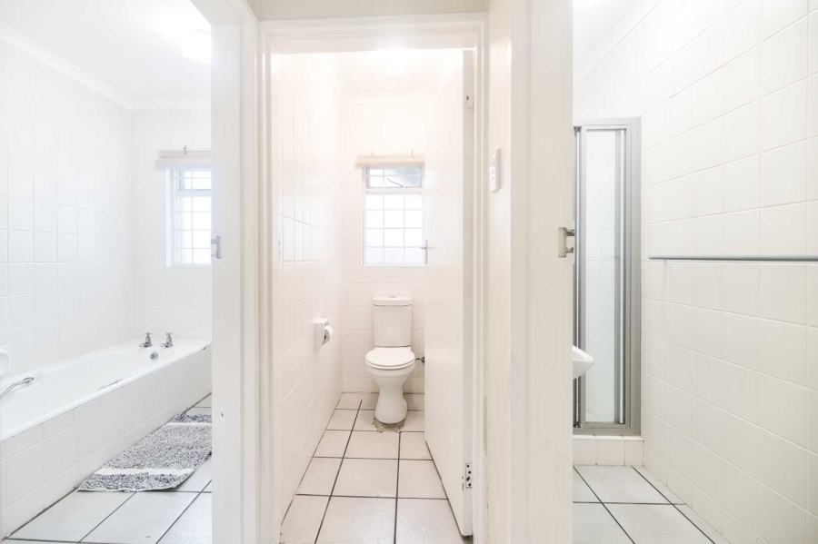 4 Bedroom Property for Sale in Voelklip Western Cape